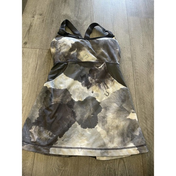 Lululemon Halter Tank Top With Built In Shelf Bra Women’s Gray/White - Picture 4 of 4